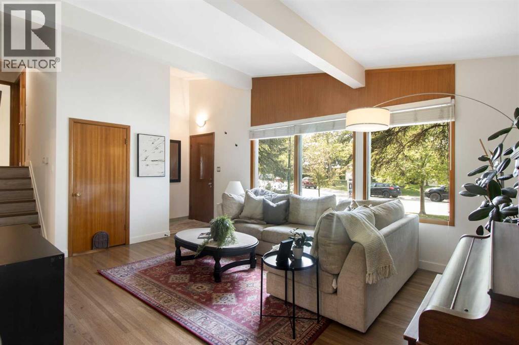 1948 Cottonwood Crescent SE