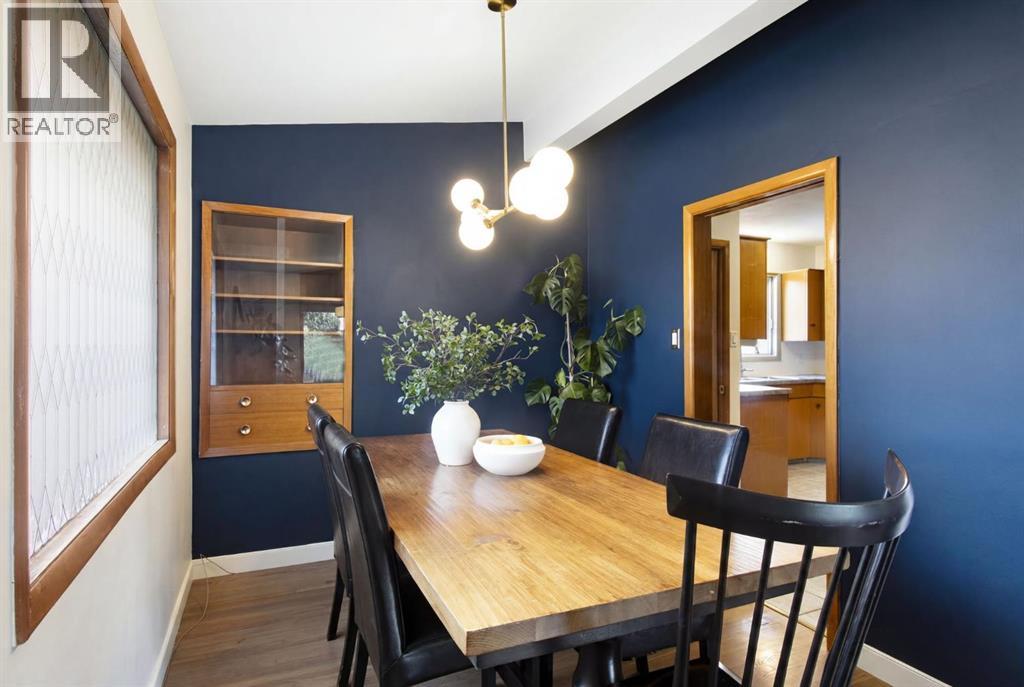 1948 Cottonwood Crescent SE