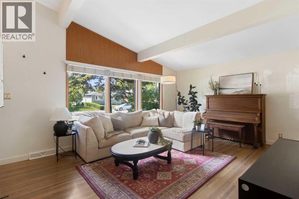 1948 Cottonwood Crescent SE