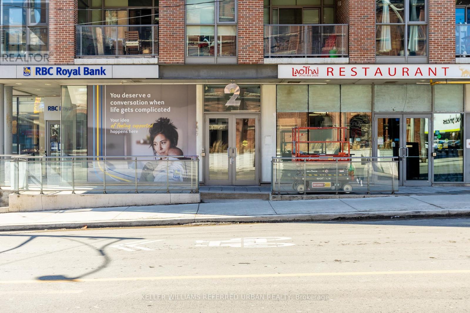 208 - 2 GLADSTONE AVENUE