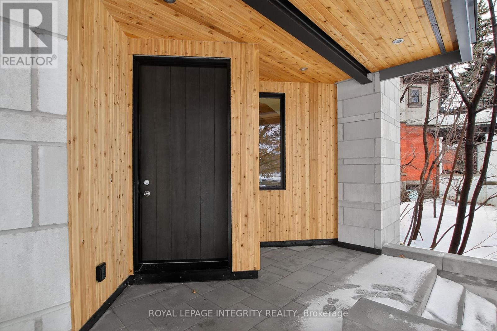 112 QUEEN ELIZABETH DRIVE