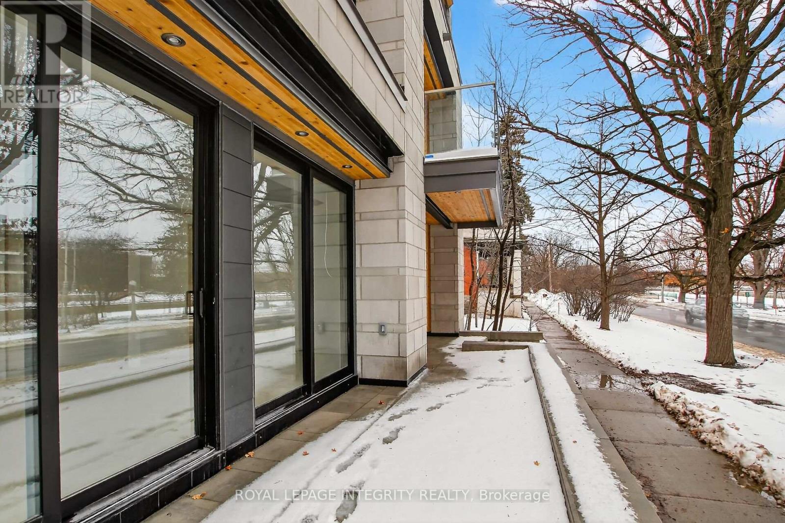 112 QUEEN ELIZABETH DRIVE