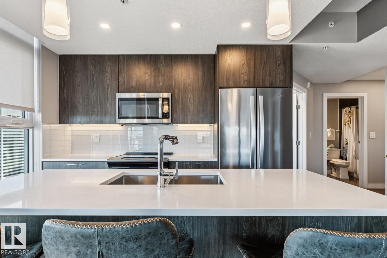 #3302 10180 103 ST NW