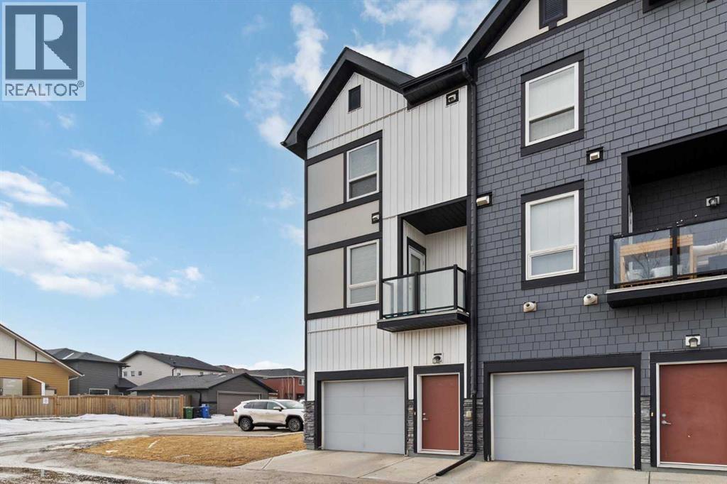 402, 11 Evanscrest Mews NW