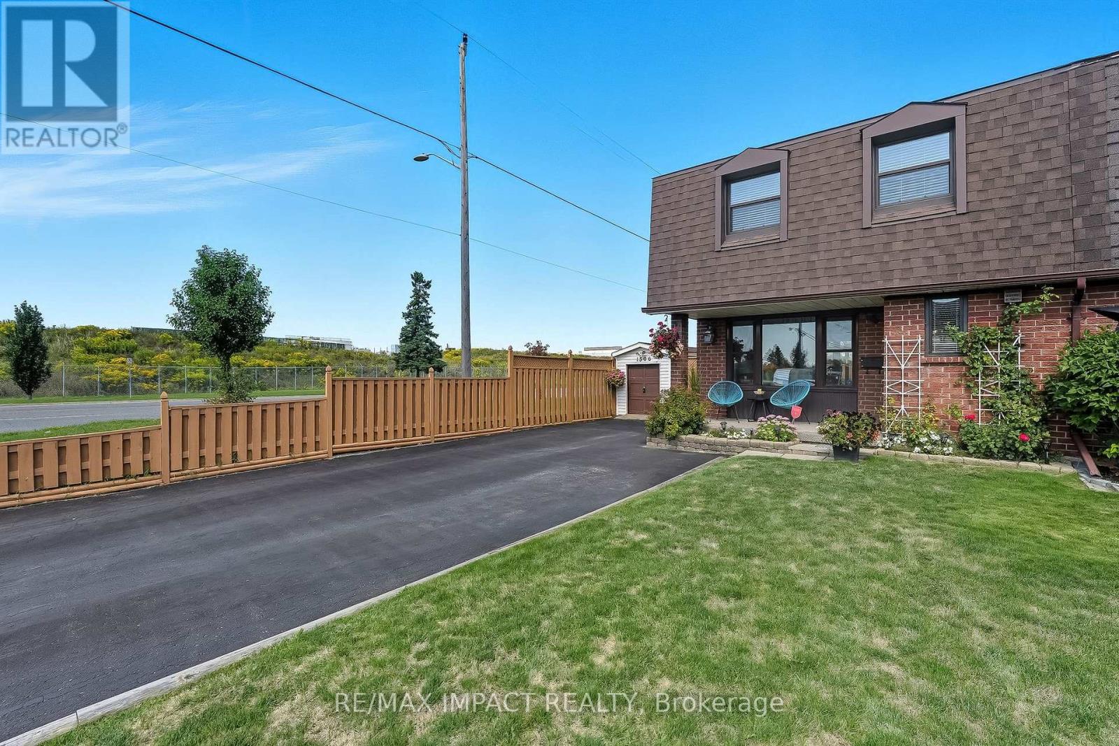 1506 FENELON CRESCENT