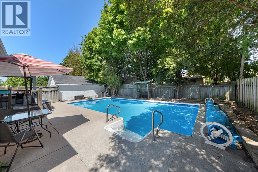 97 Grey CRESCENT