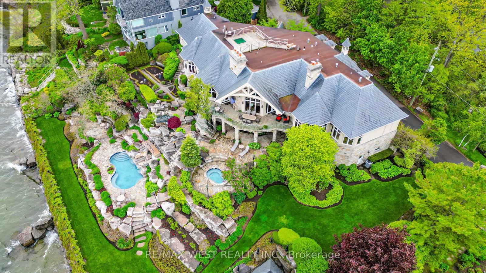 872 WHITTIER CRESCENT