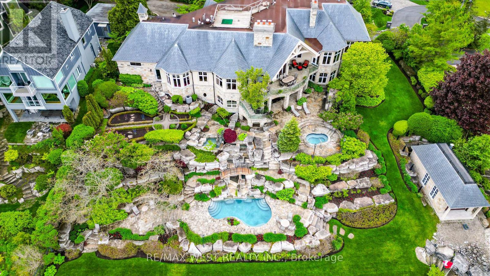 872 WHITTIER CRESCENT