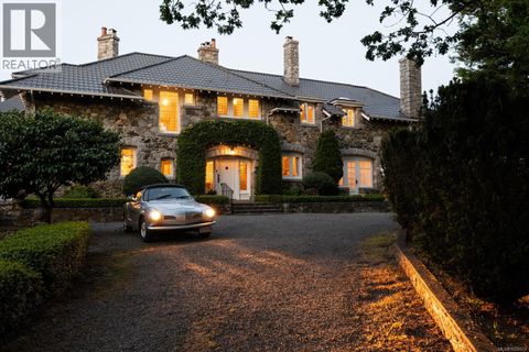 305 Denison Rd Oak Bay BC V8S4K2