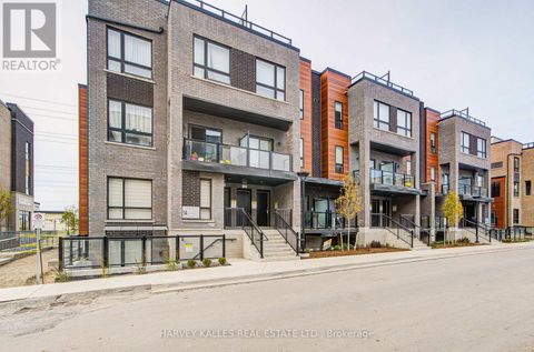 12 - 14 LYTHAM GREEN CIRCLE Newmarket (Glenway Estates) ON L3Y0H3