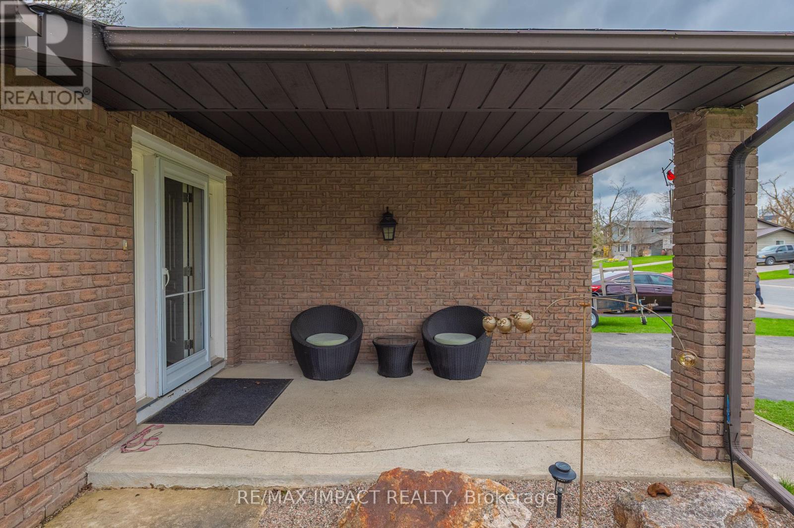 10 CEDARTREE LANE