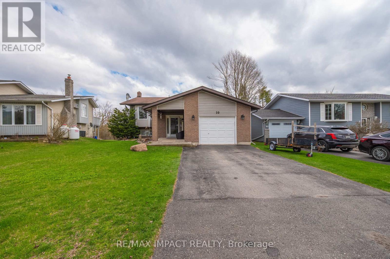 10 CEDARTREE LANE