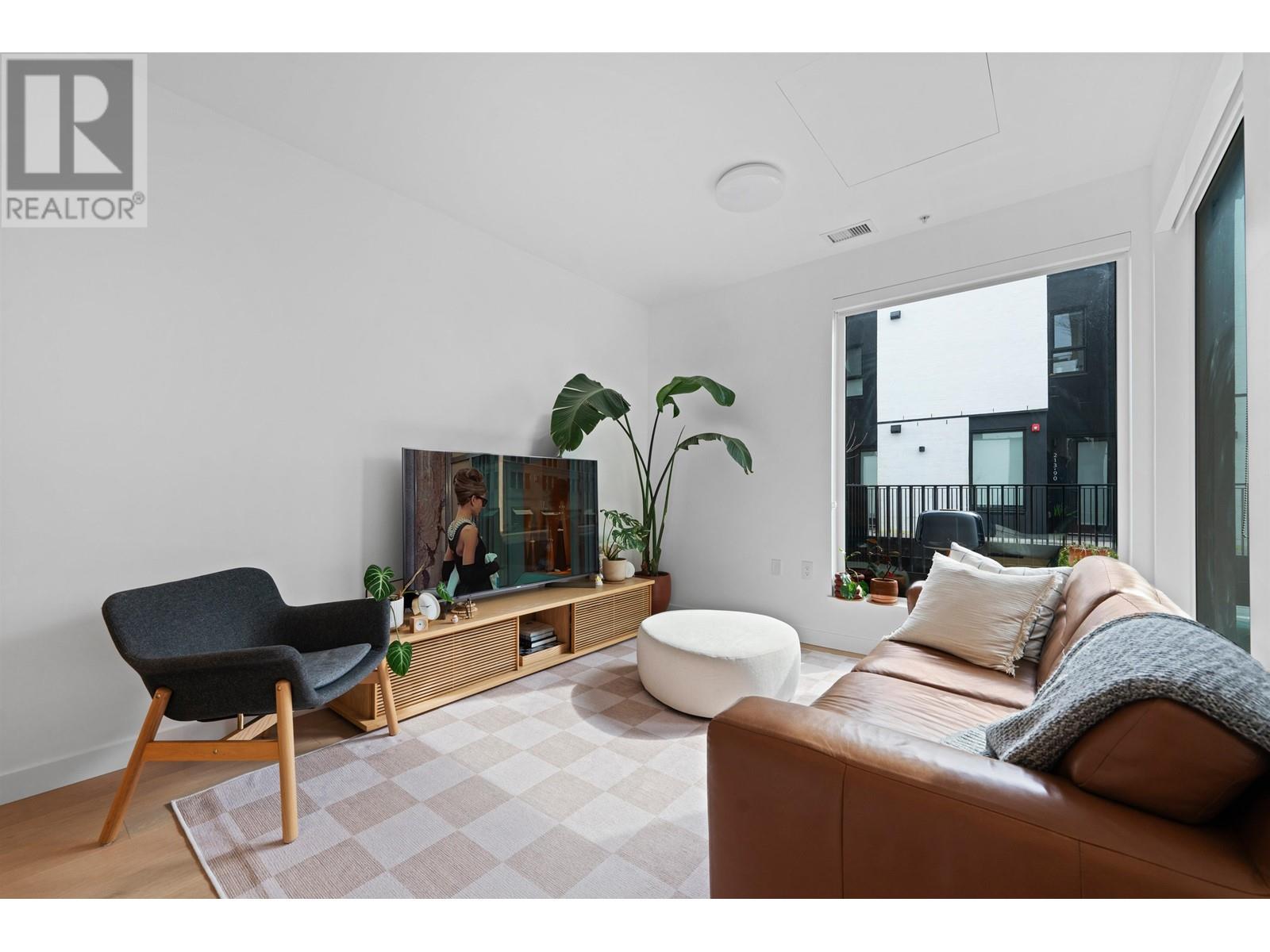 46 W KING EDWARD AVENUE