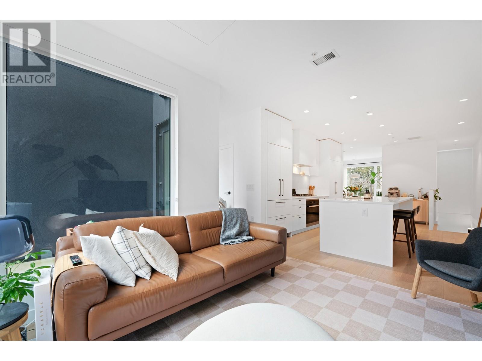 46 W KING EDWARD AVENUE