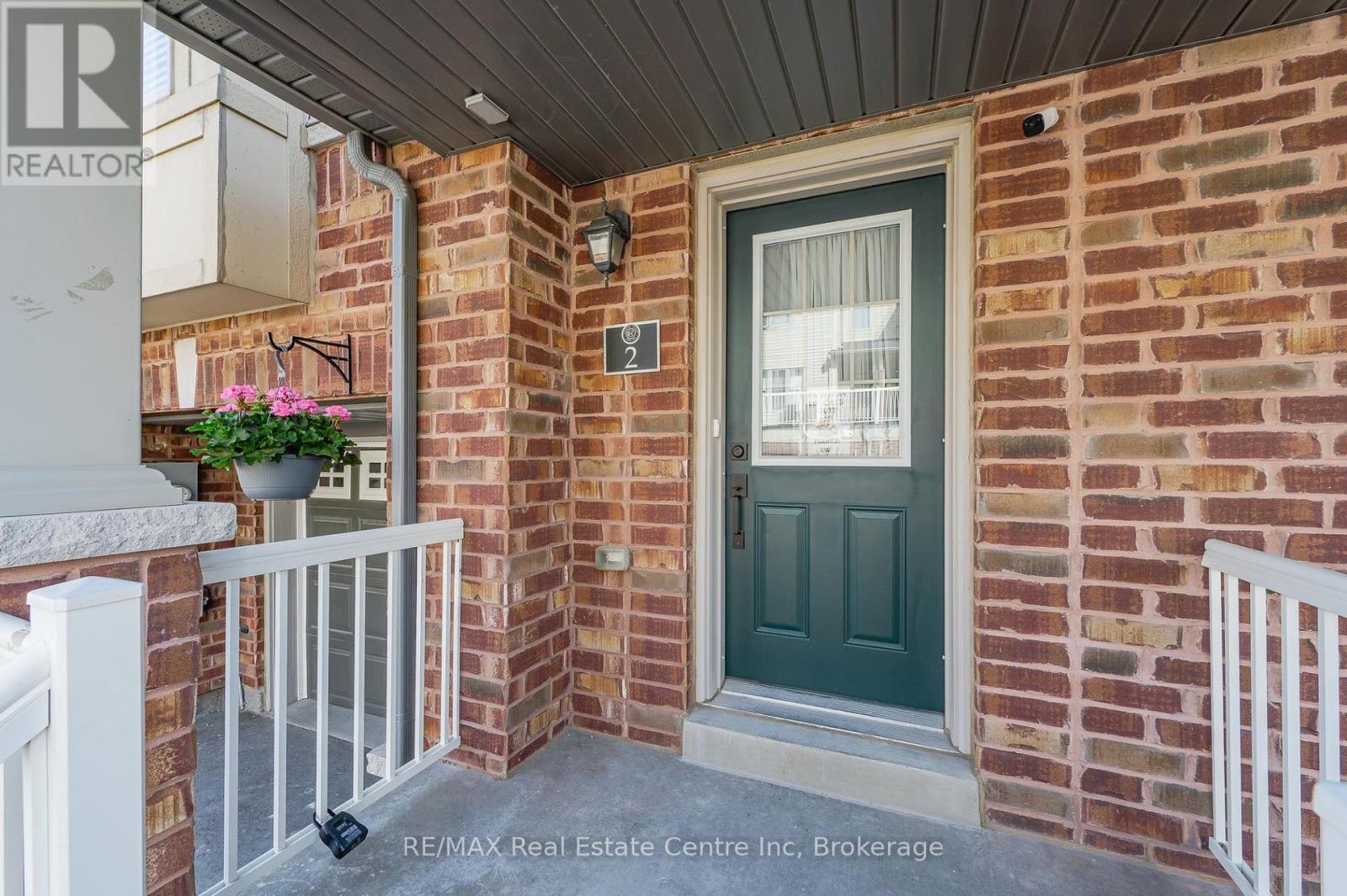 2 - 395 LINDEN DRIVE