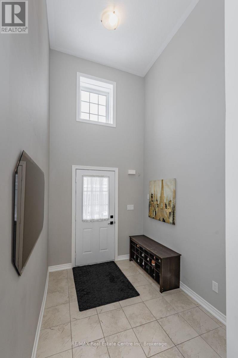 2 - 395 LINDEN DRIVE