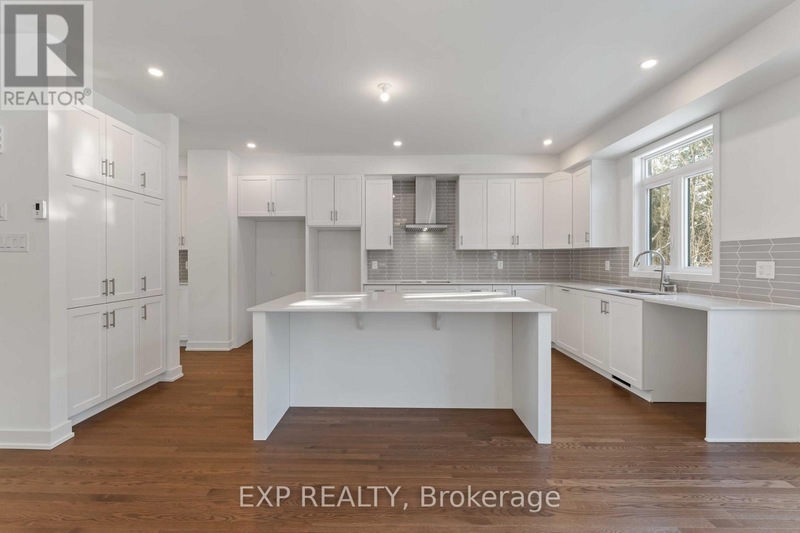 1752 ROTTERDAM CIRCLE