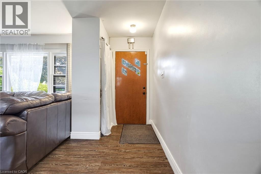 32 CLOSE Avenue