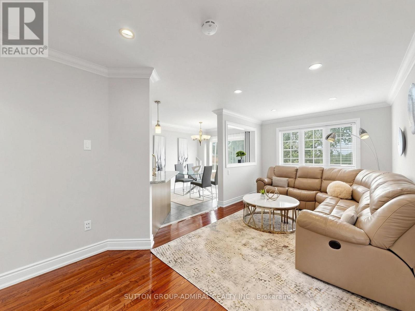 32 BEAVERBROOK CRESCENT