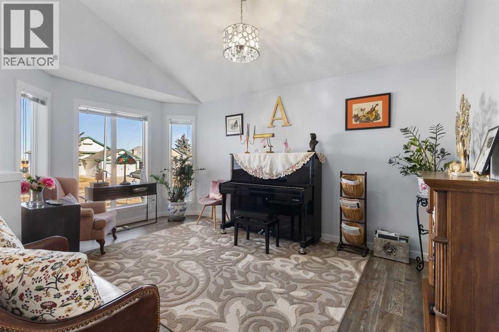 405 Highwood Village Place NW