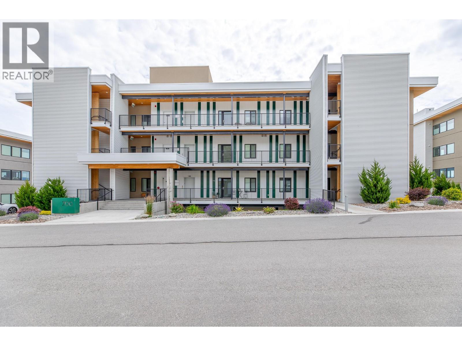 700 VISTA Park Unit# 712