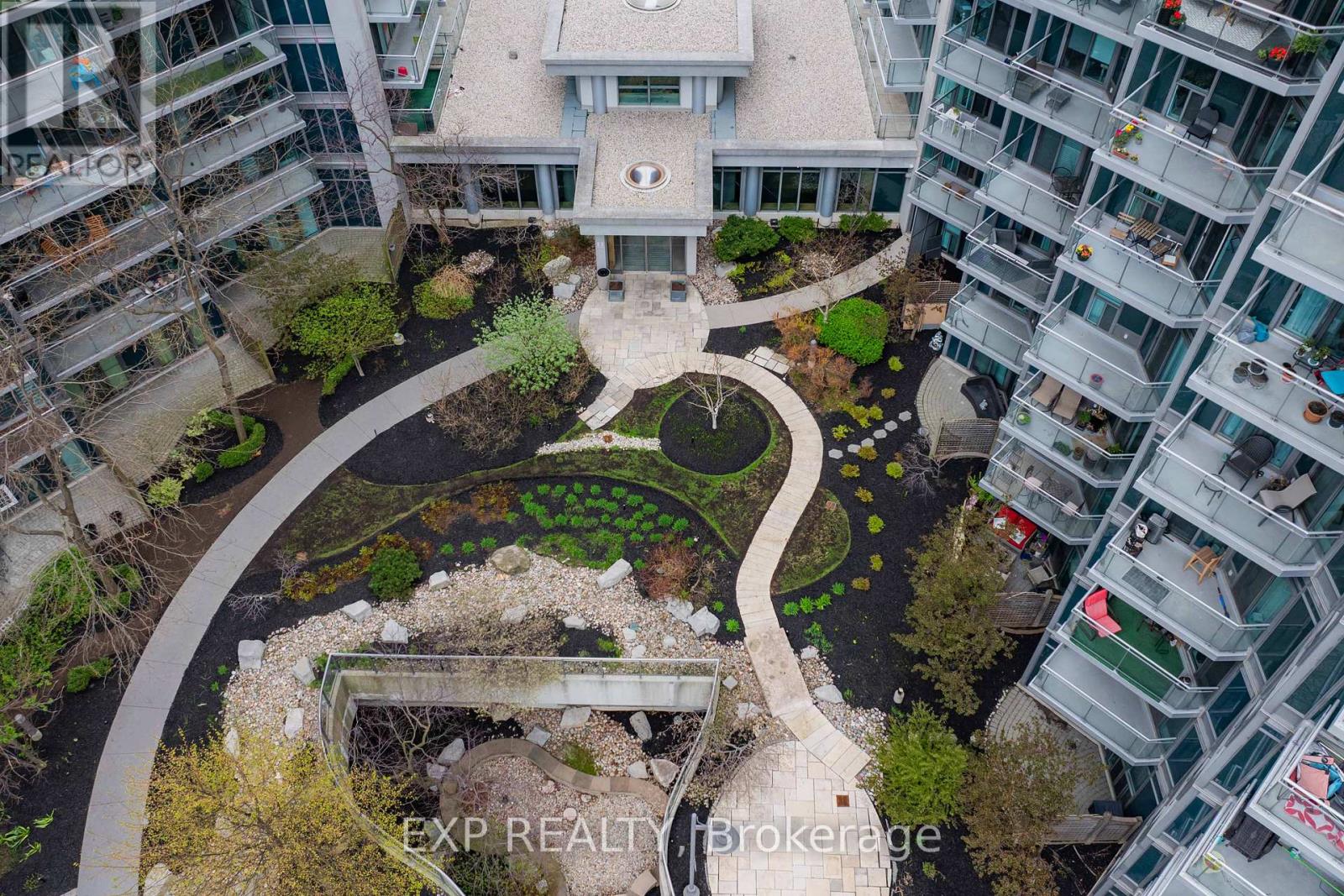 1003 - 2119 LAKESHORE BOULEVARD W