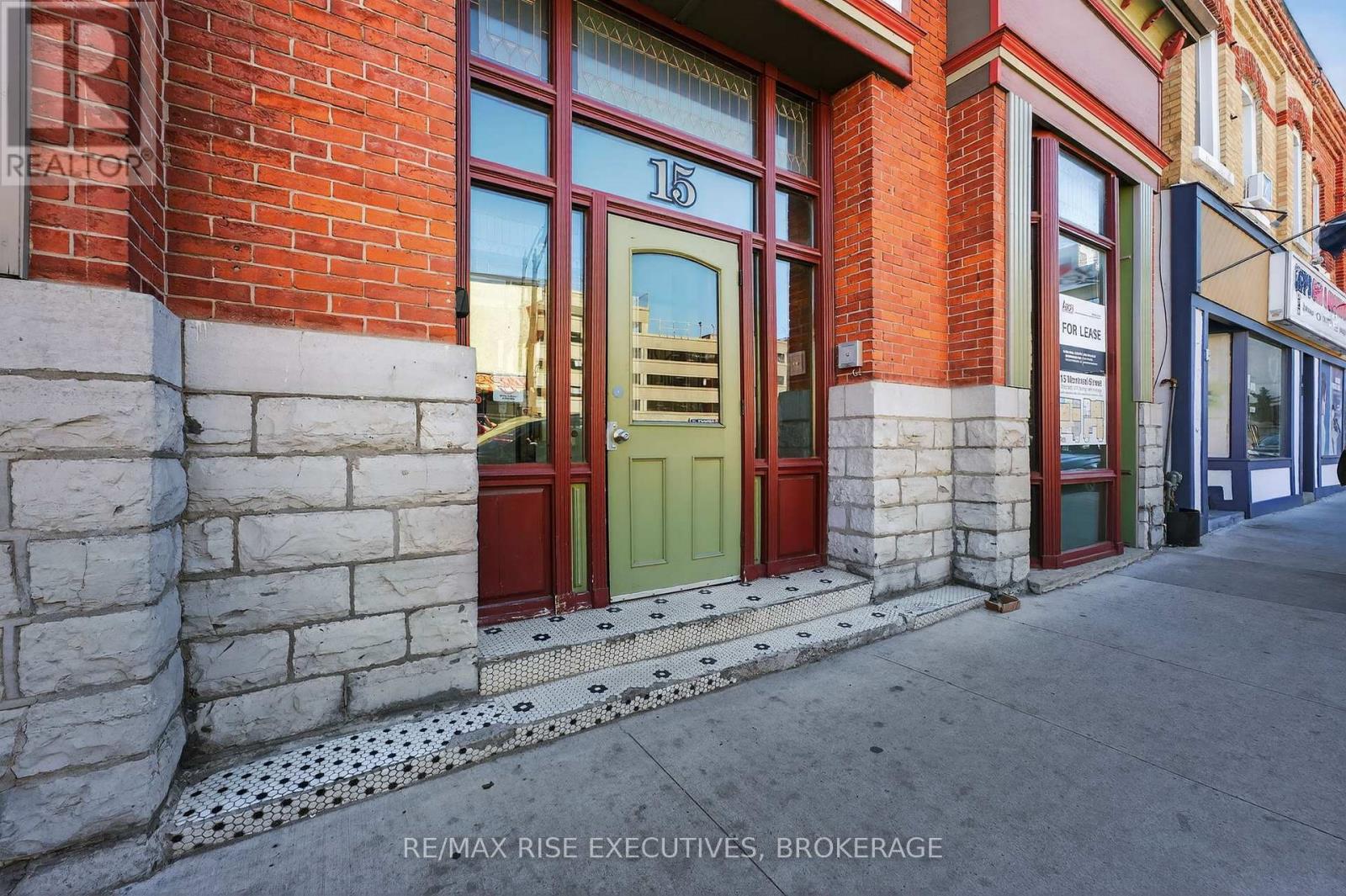 15 MONTREAL STREET