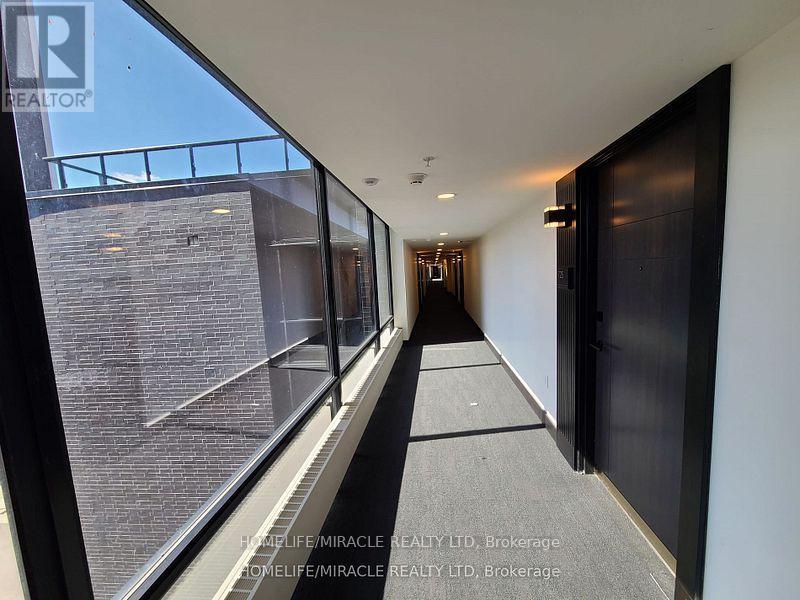 725 - 145 COLUMBIA ST W STREET