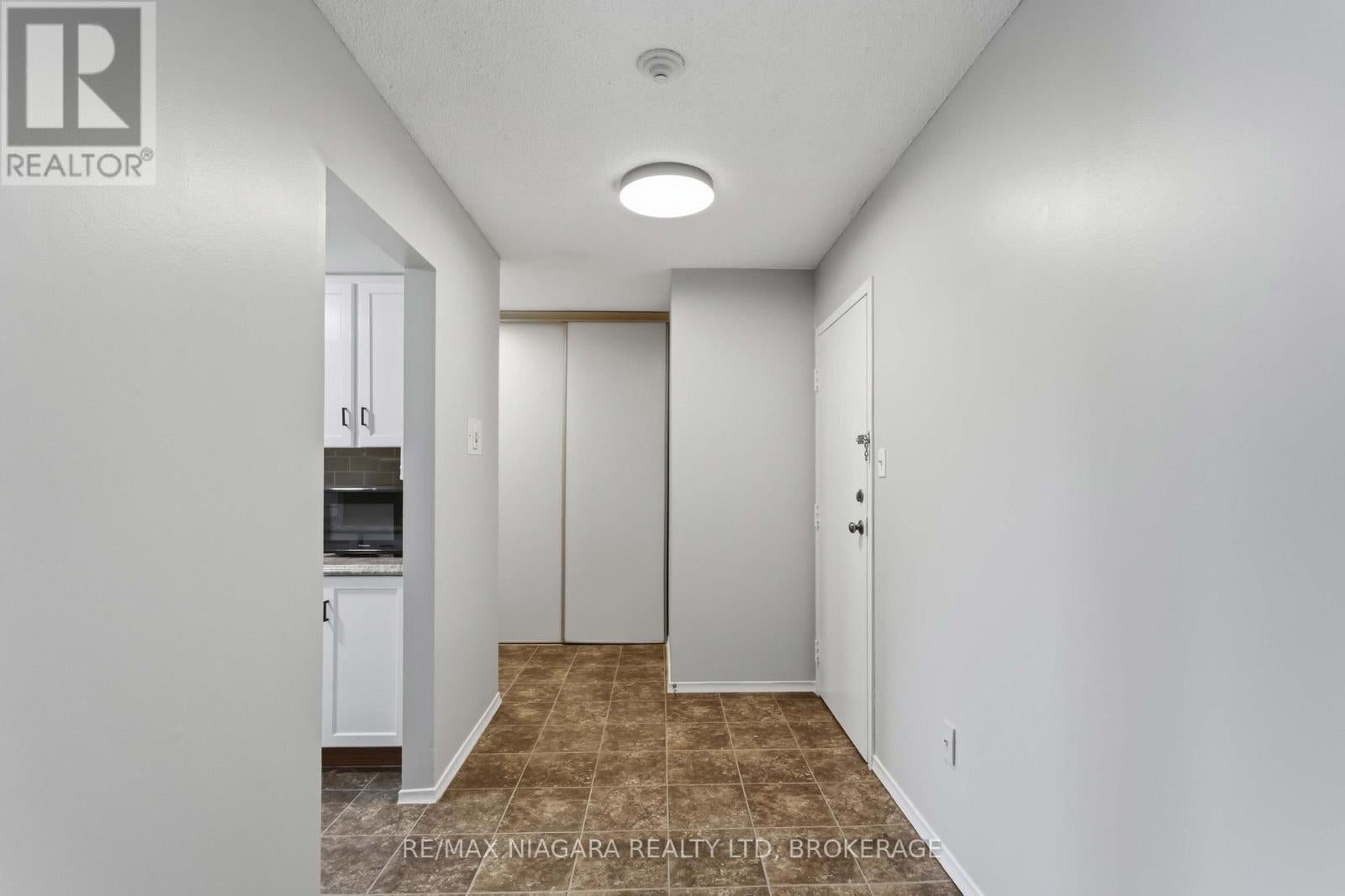 313 - 4209 HIXON STREET