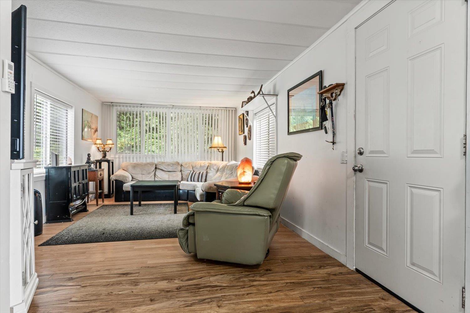 41 3942 COLUMBIA VALLEY ROAD|Cultus Lake East