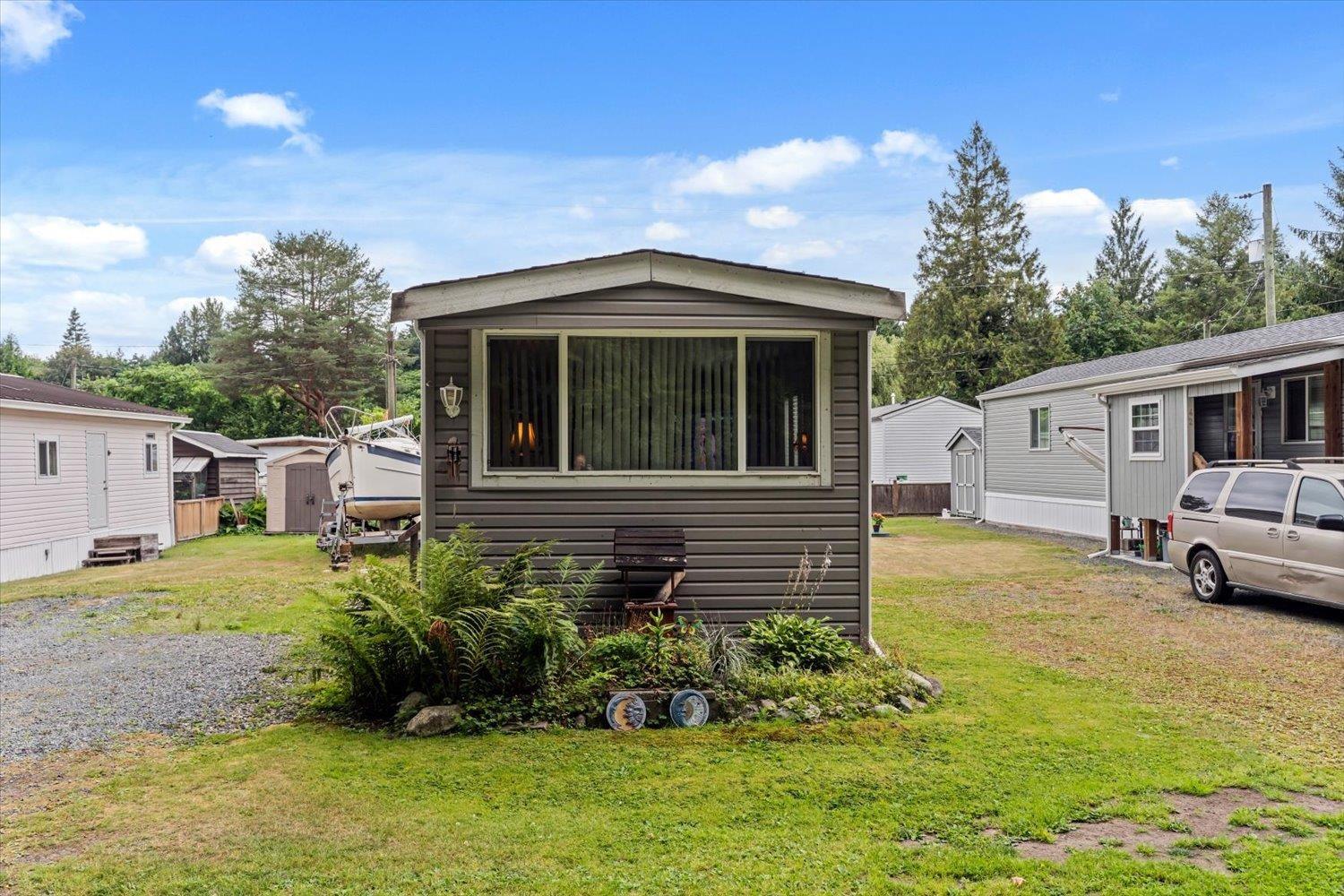 41 3942 COLUMBIA VALLEY ROAD|Cultus Lake East