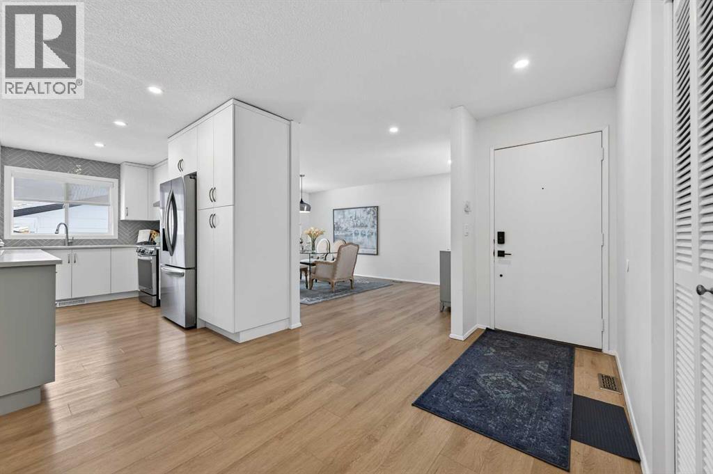 60 Sunmount Close SE