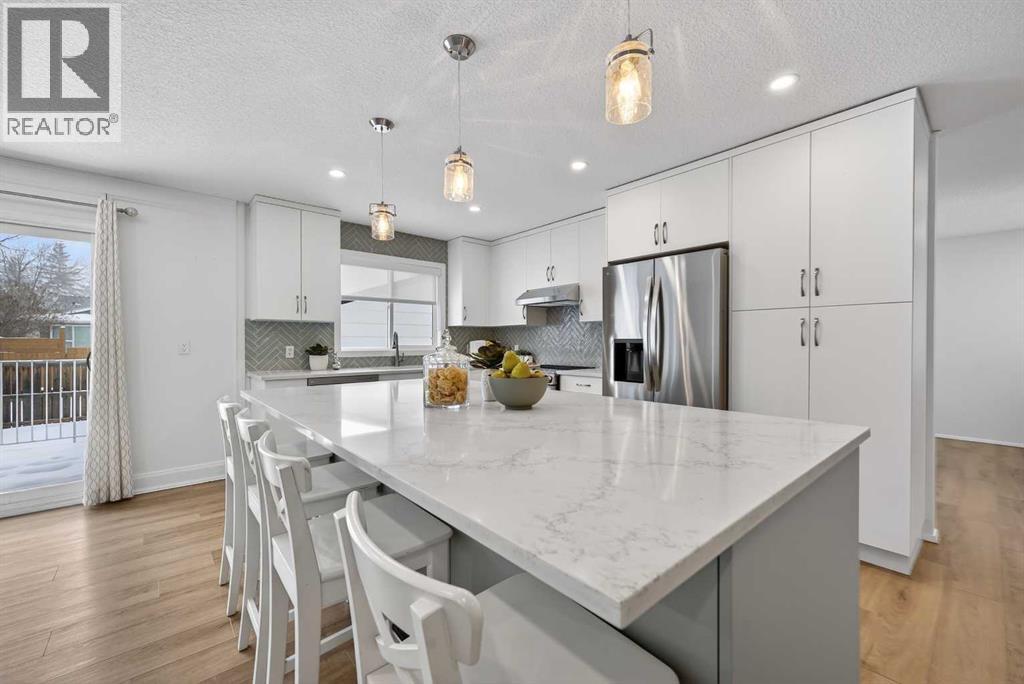 60 Sunmount Close SE