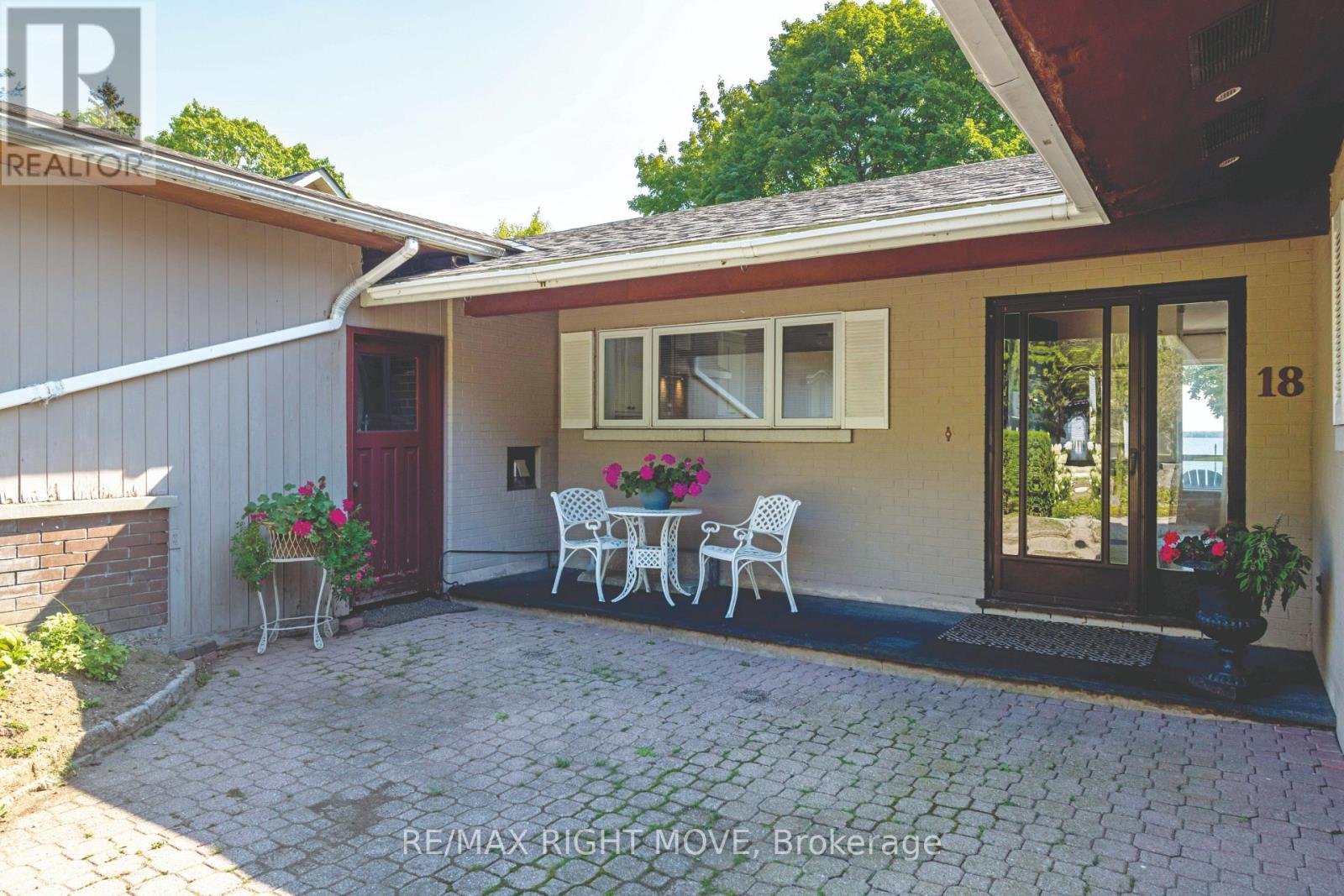 18 MAPLE DRIVE
