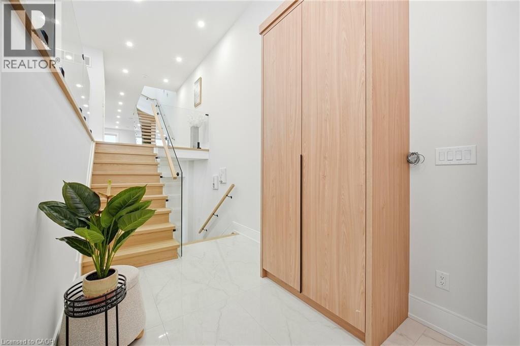 1228 ALEXANDRA Avenue