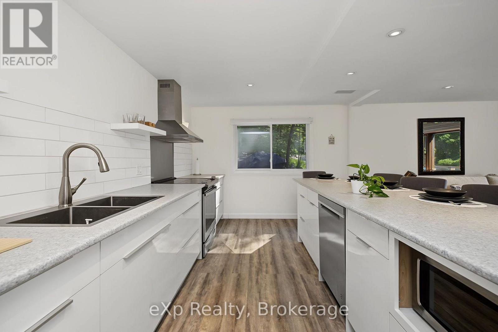 3 BAYVIEW DRIVE