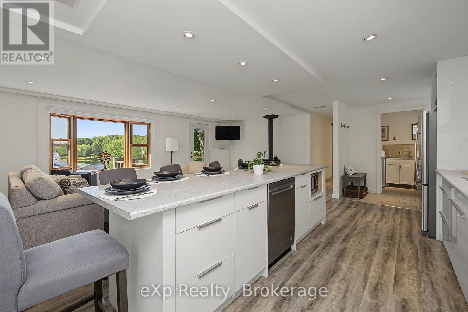 3 BAYVIEW DRIVE