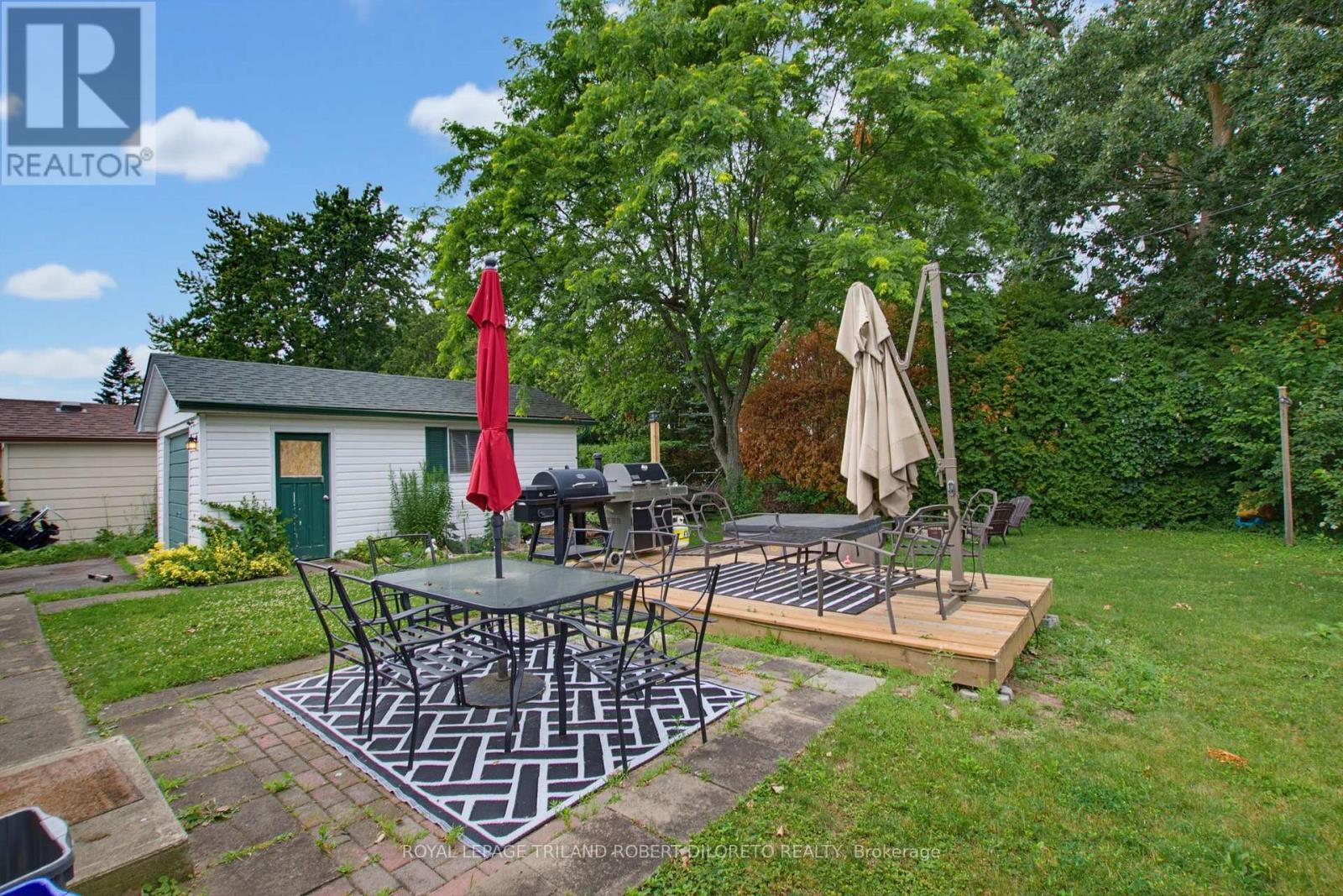 102 HONEYSUCKLE CRESCENT