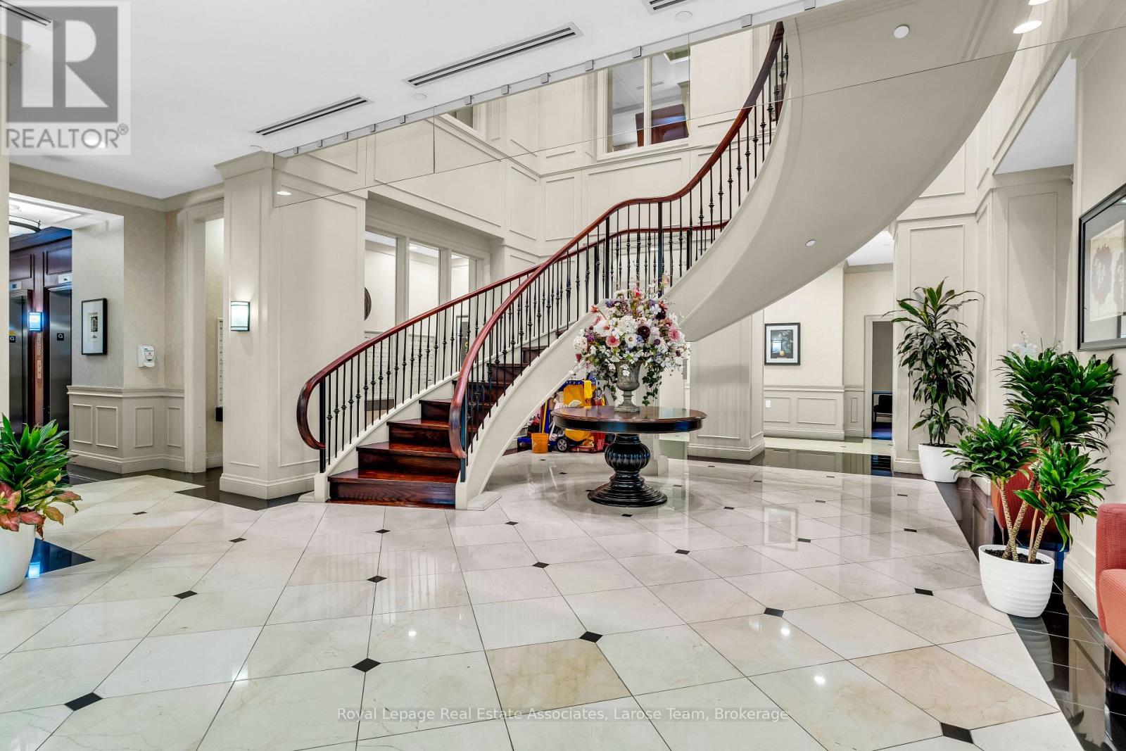 1707 - 3 MARINE PARADE DRIVE