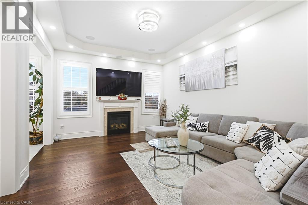 60 GOLDEN HAWK Drive