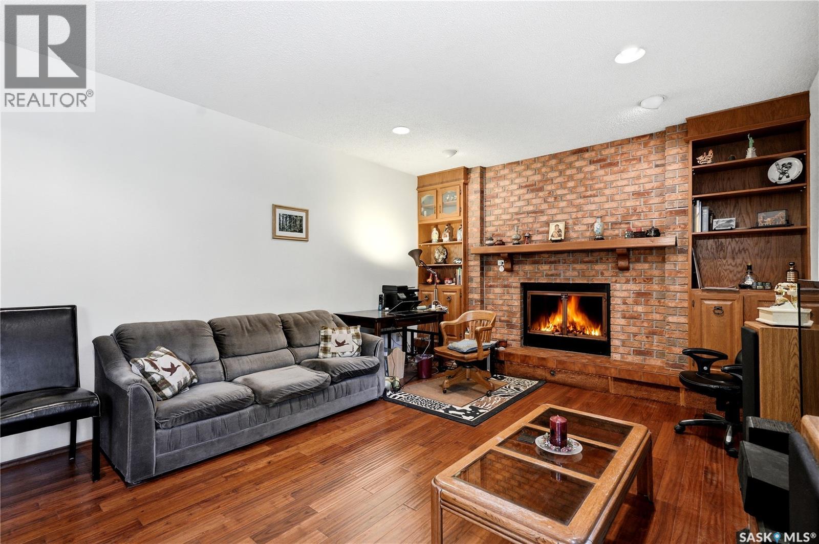 211 Keeley CRESCENT