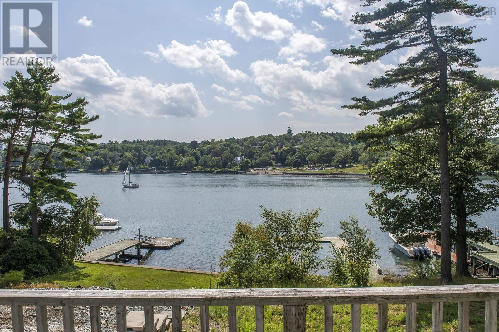 1084 Ridgewood Drive