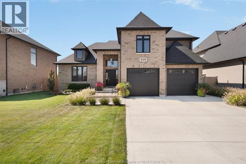 939 Chateau Windsor ON N8P0E6