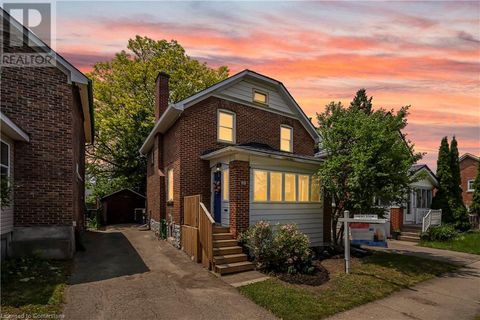 35 MOORE Avenue N Waterloo ON N2J3E4