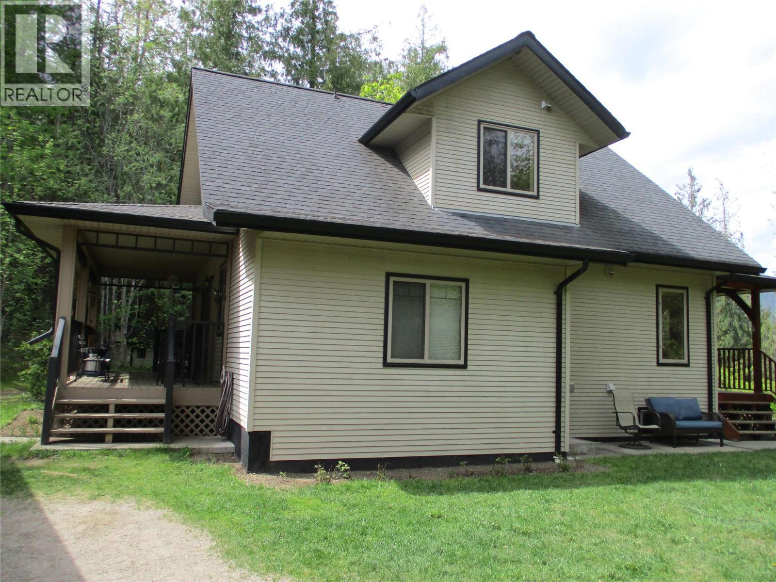863 Gardom Lake Road