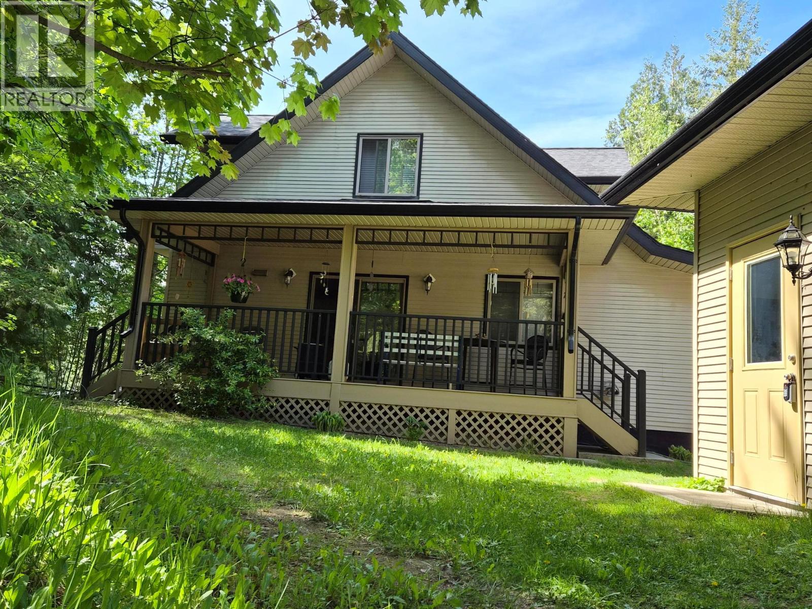 863 Gardom Lake Road