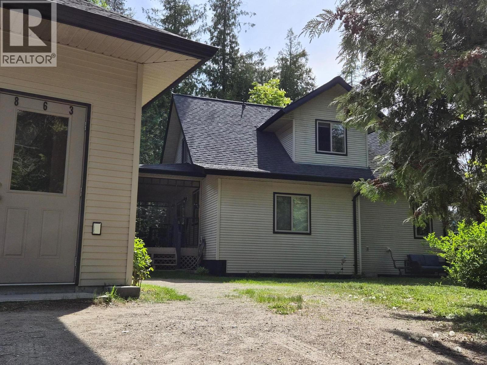 863 Gardom Lake Road