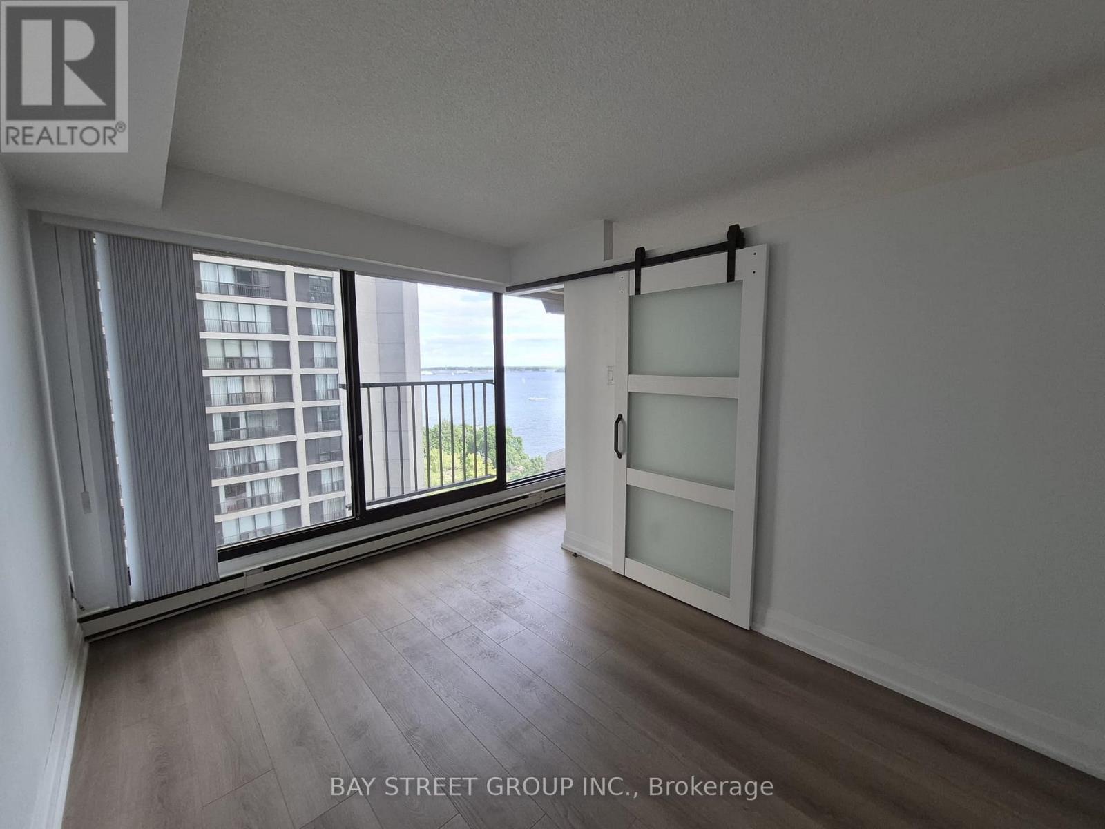 1305 - 65 HARBOUR SQUARE