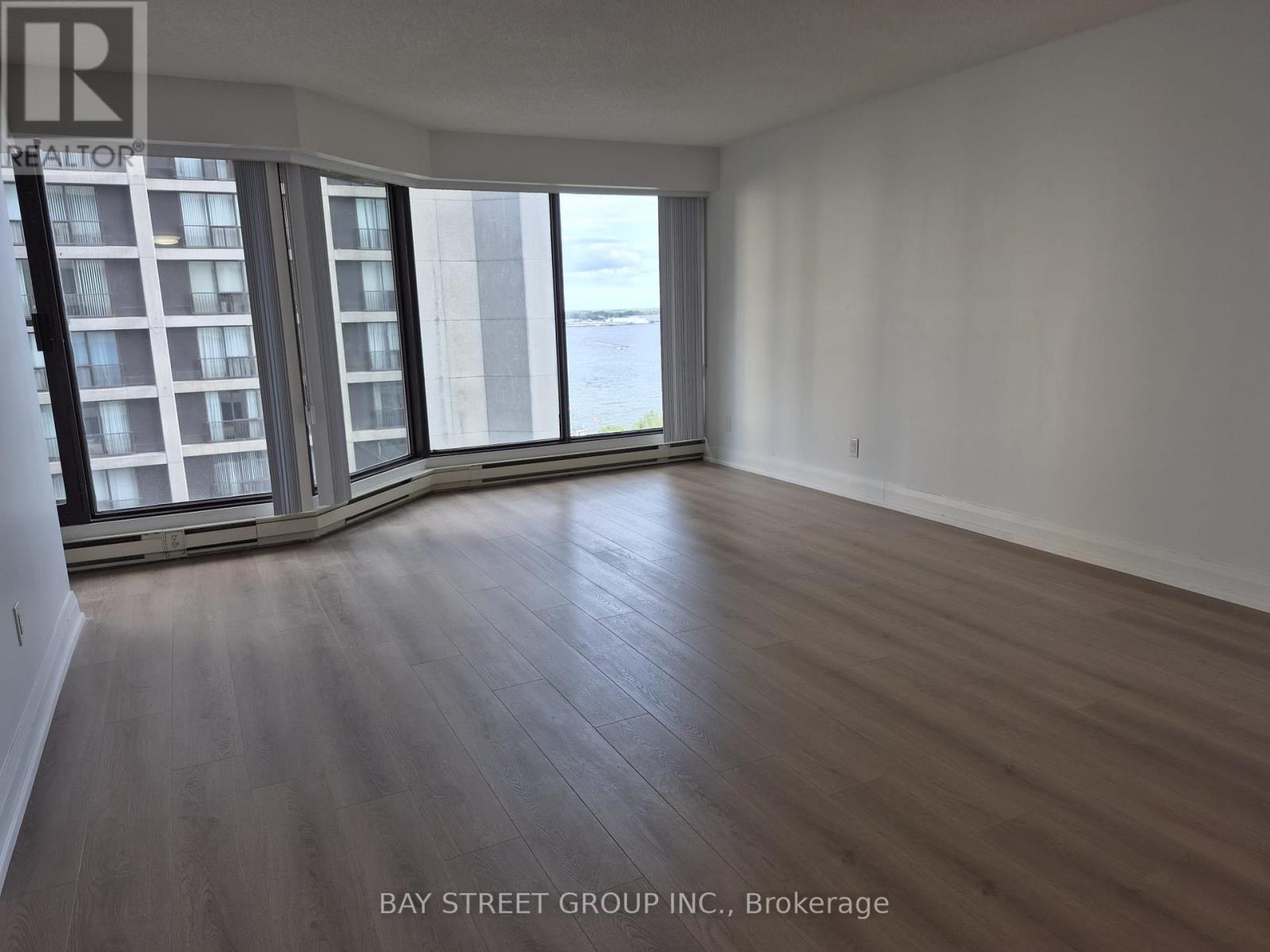 1305 - 65 HARBOUR SQUARE