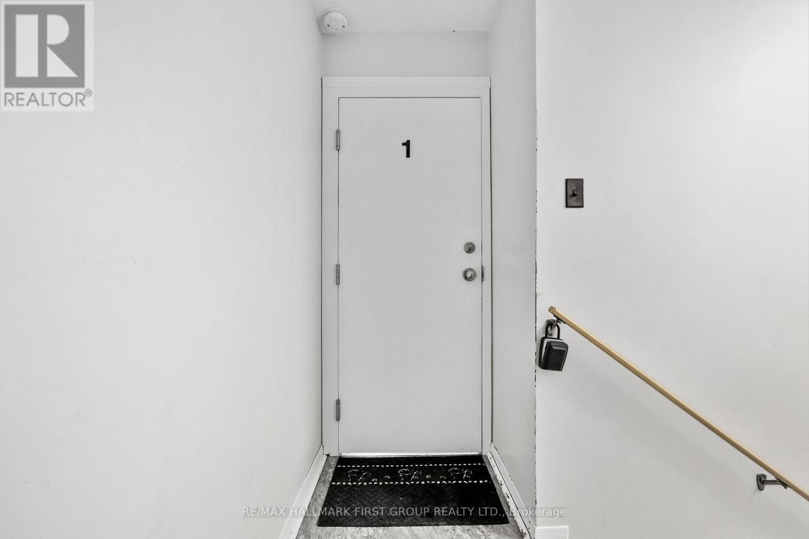 UPPER - 176 SYDENHAM STREET